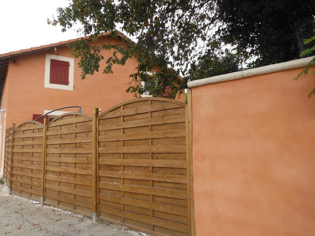 Appartement Le Romarin Mallemort Exterior foto